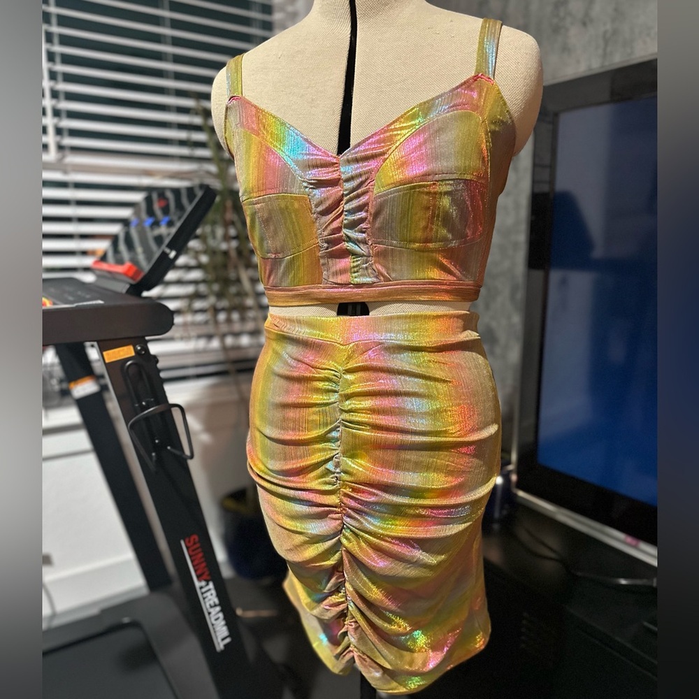 ONE OF A KIND. Iridescent bodycon gathered2 piece skirt set UNIQUE